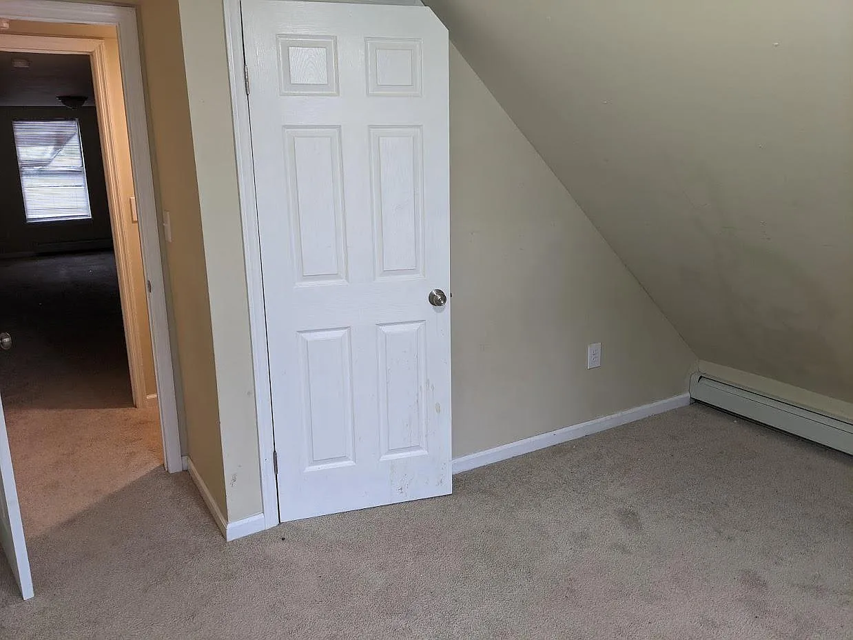 3 bed, 1200 sqft, $2,025 — Photo 3