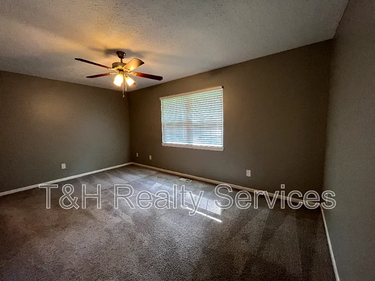 6528 Adamson Ct — Photo 9