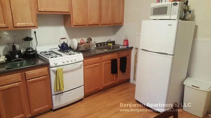 1381 Commonwealth Ave #8