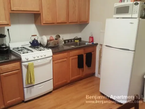 1381 Commonwealth Ave APT 8, Boston, MA 02134