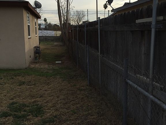 3rd image of 24781 E Court St