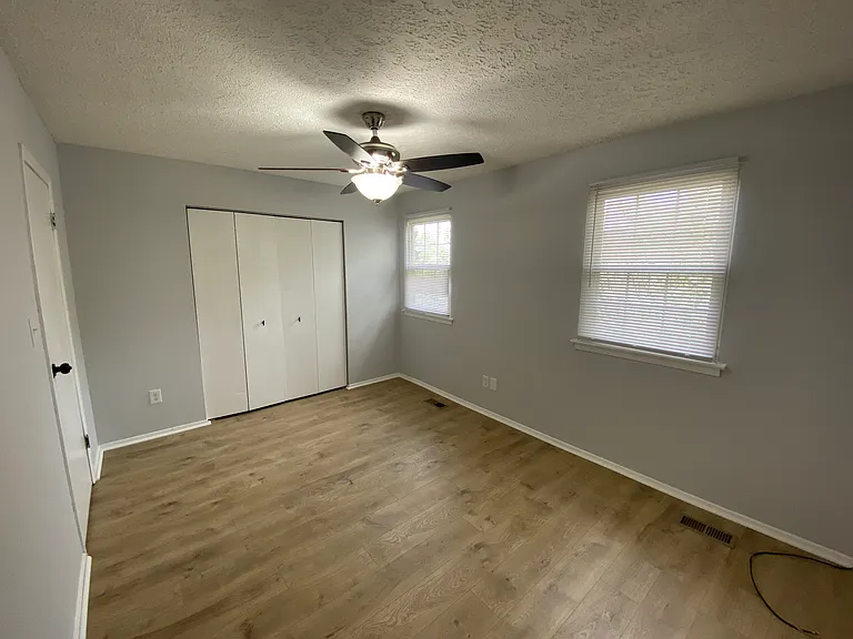 518 Burlington Ct — Photo 13