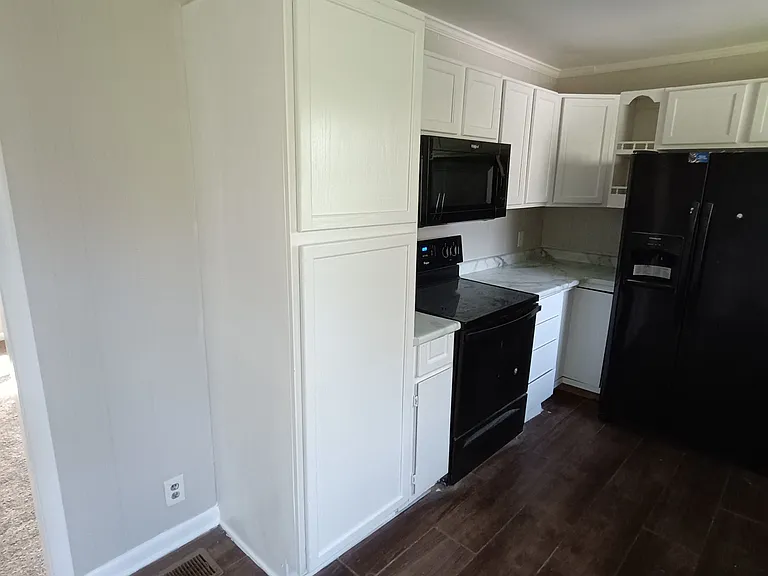 644 Rowan Dr — Photo 4