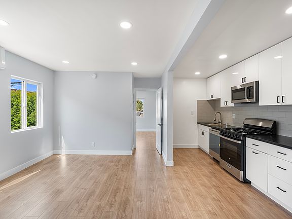 2nd image of 237 W Tujunga Ave APT D