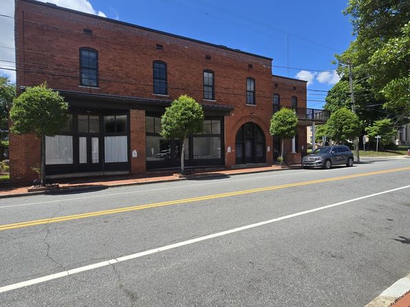 8 S King St