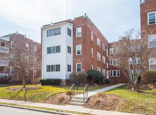 29 Robin Rd #5, West Hartford, CT 06119