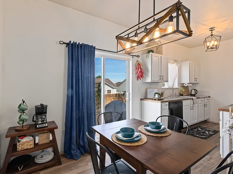 1544 Vista Dr — Photo 16