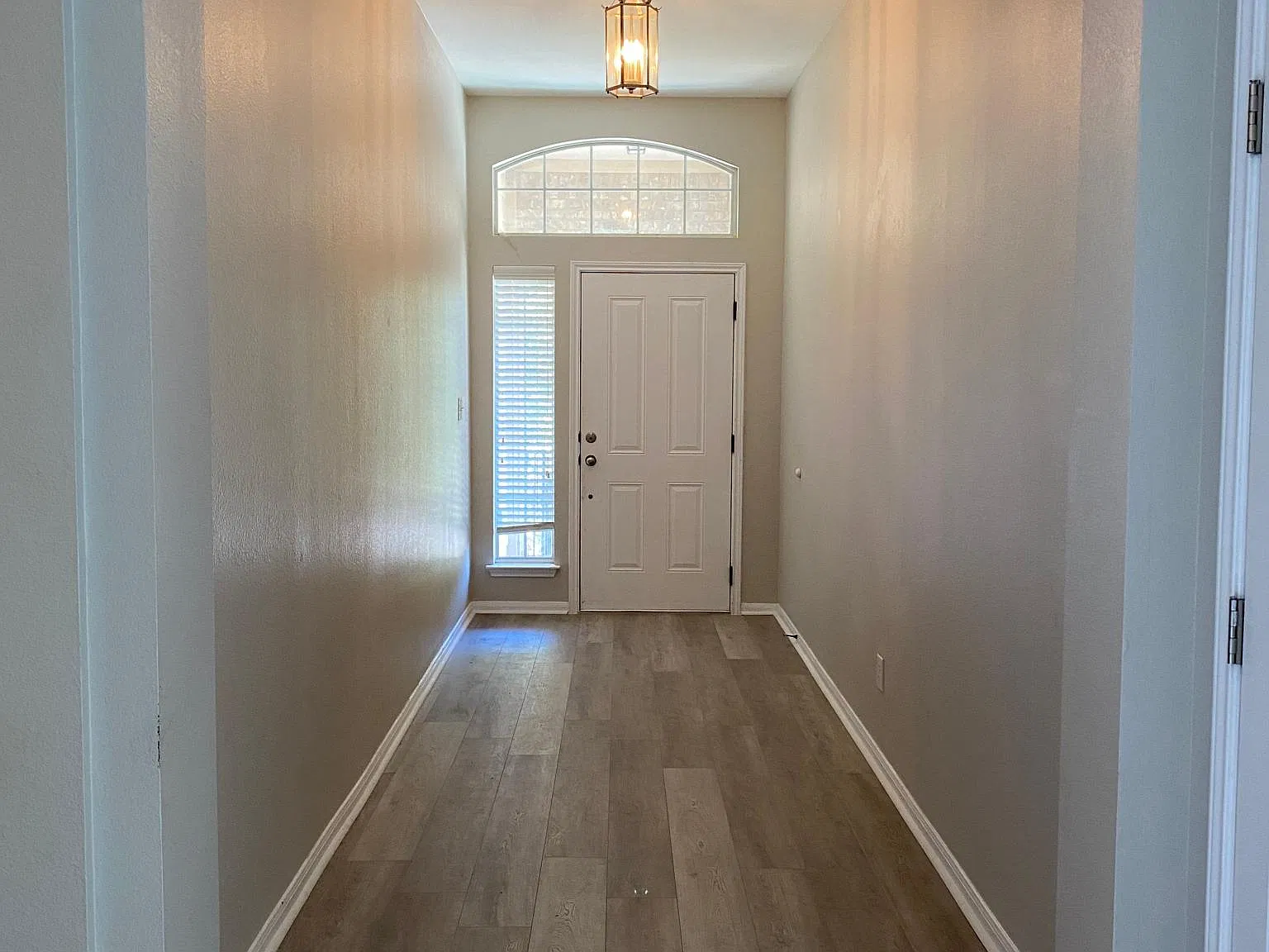 4 bed, 2371 sqft, $2,800 — Photo 2