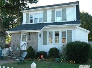 190 Rockaway Pkwy, Valley Stream, NY 11580