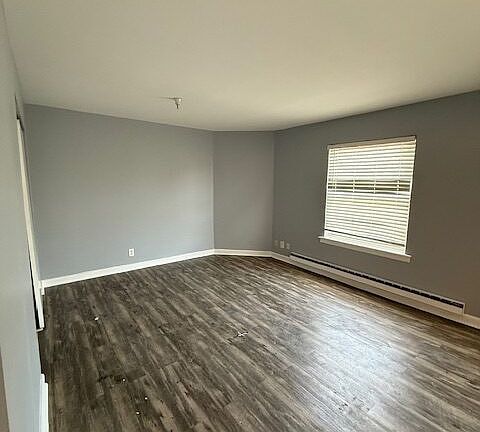 3rd image of 200 Catherine St #11573538