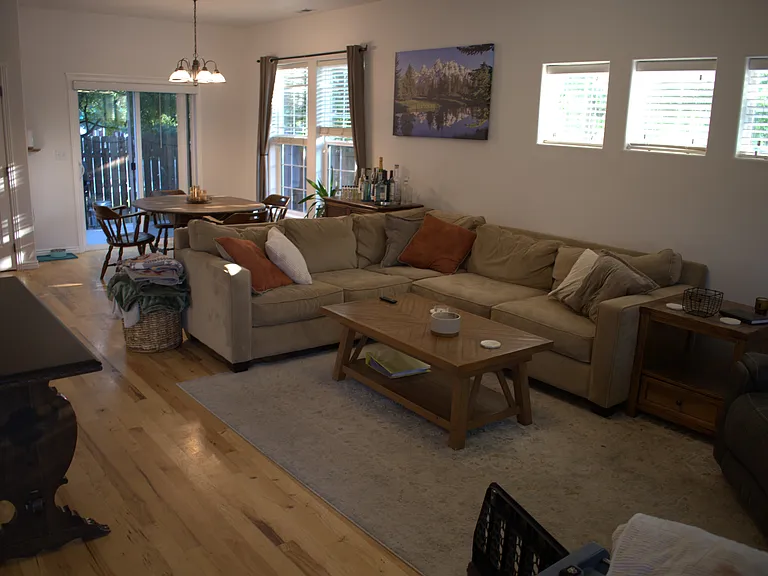 1563 W Cyrus St — Photo 2