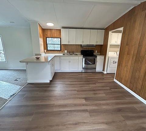 2nd image of 140 Midway Cir