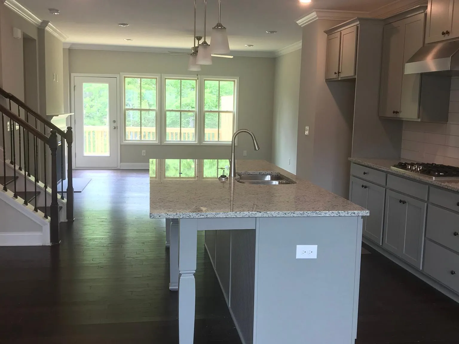 4 bed, 2424 sqft, $2,999 — Photo 3