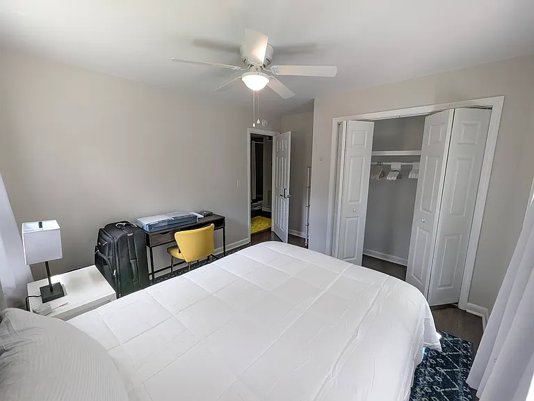 4563 W Montague Ave — Photo 2