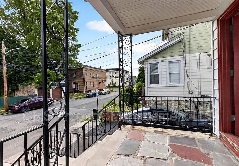 49 Welland Ave #2 — Photo 5