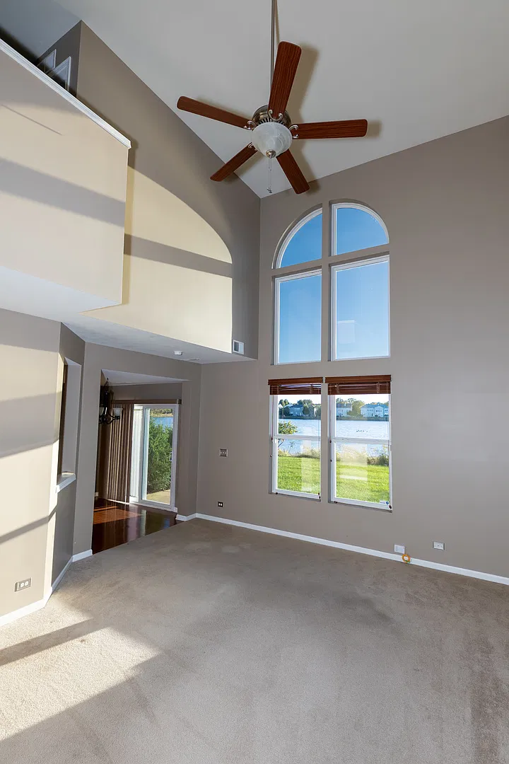 2 bed, 2.5 bath, 1297 sqft, $2,399 — Photo 2