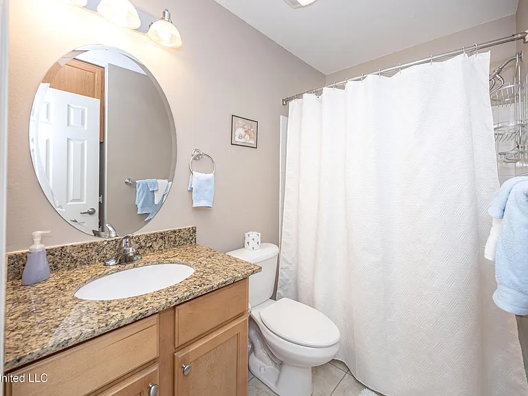 2421 Beachview Dr — Photo 24