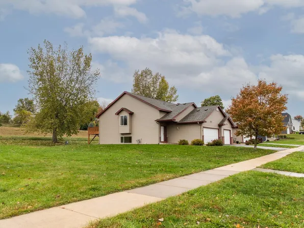 801 10th St SW, Pine Island, MN 55963