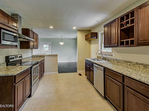 4th image of 4119 NE Shangri La Dr