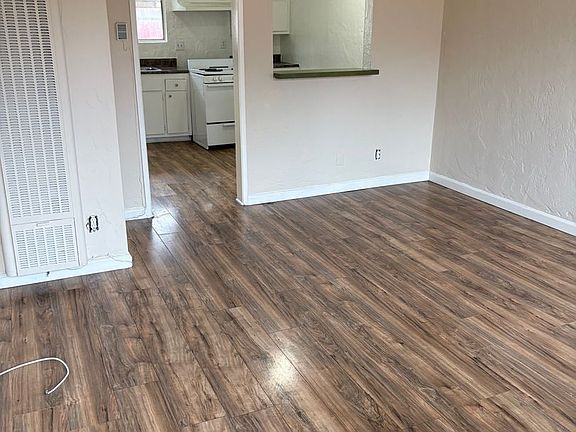 2nd image of 11721 Kittridge St #15