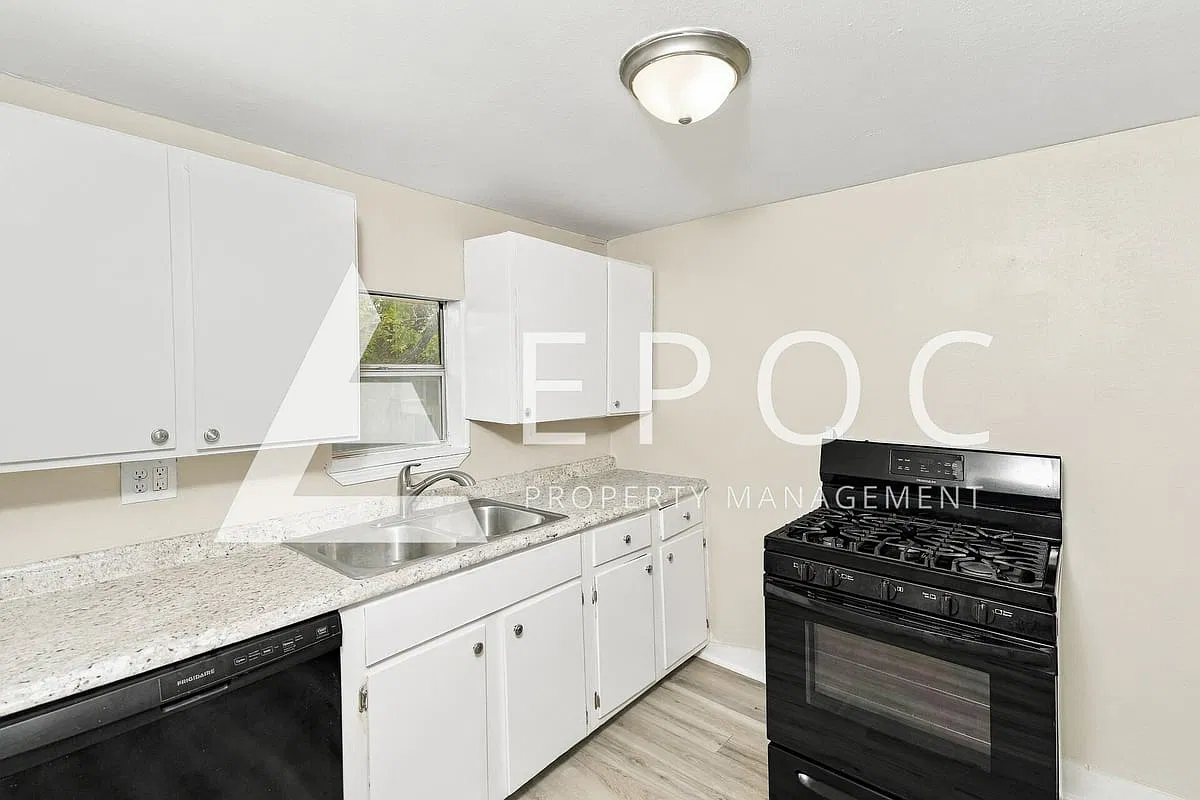 3816 W 59th St — Photo 2