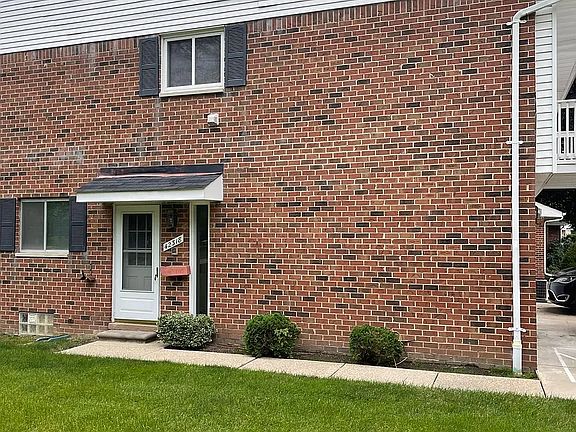 2nd image of 42318 Toddmark Ln