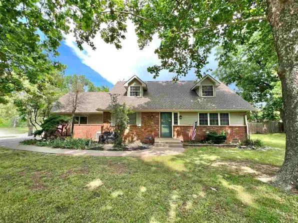 808 Otoe St, Perry, OK 73077