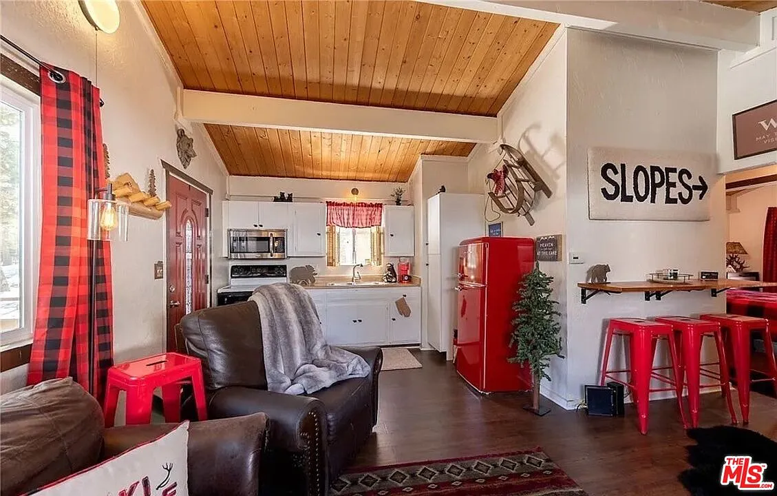 2 bed, 1.0 bath, 608 sqft, $1,795 — Photo 1