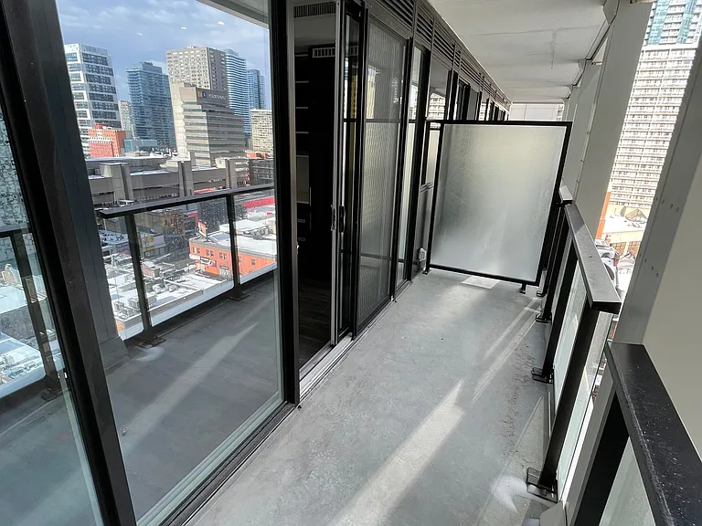 20 Edward St #1018 — Photo 10