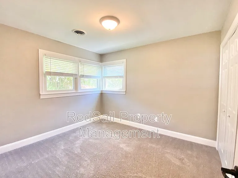 10 Westlawn Dr — Photo 15