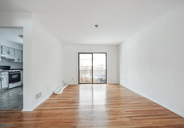 38 Park St #13D — Photo 7