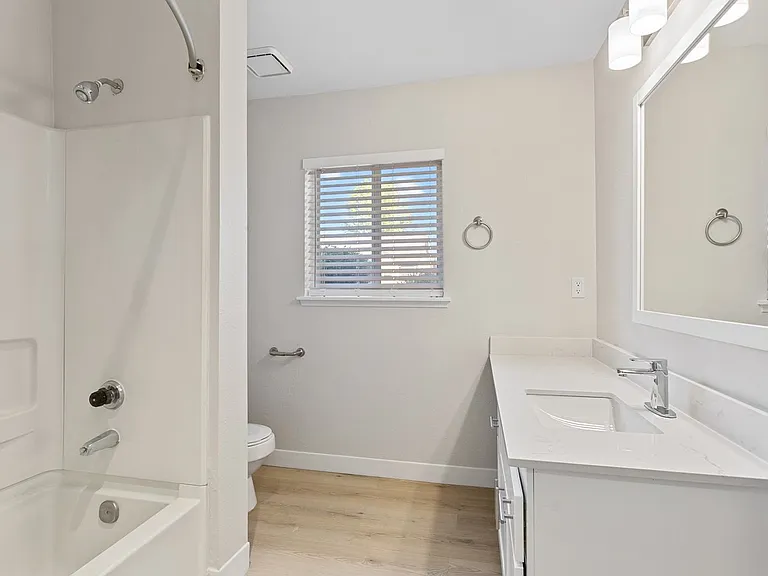 MonteVista at Murray Hill — Photo 12