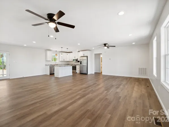 240 Old Lumber Yard Rd, Morganton, NC 28655