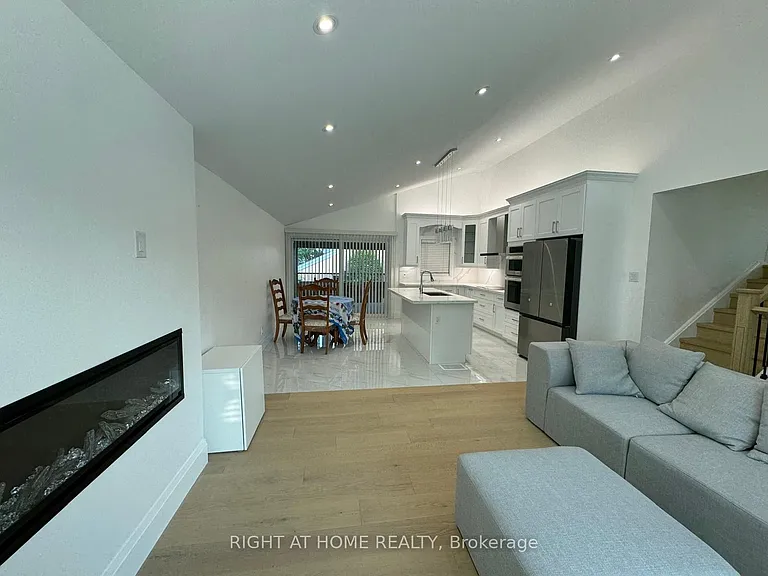 52 Sedgebrook Cres — Photo 4