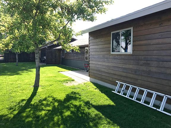5th image of 1060-1064 Lake Dr S