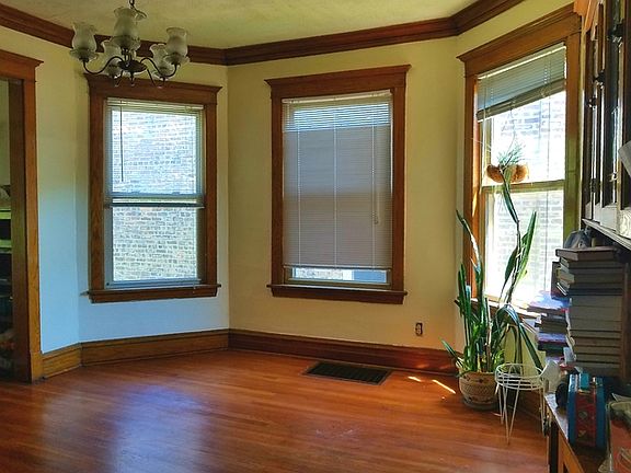 4th image of 5013 W Montrose Ave