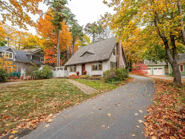 680 Shore Dr, Bedford, NS B4A 2E1