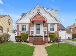 13040 232nd St, Springfield Gardens, NY 11413
