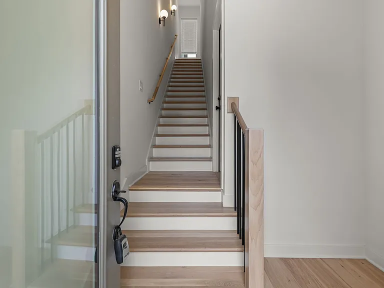 321 Douglas Ave — Photo 7
