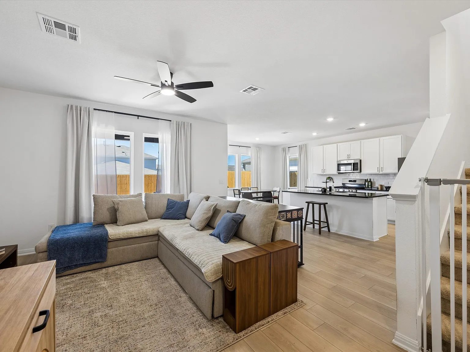 3 bed, 1726 sqft, $2,300 — Photo 2