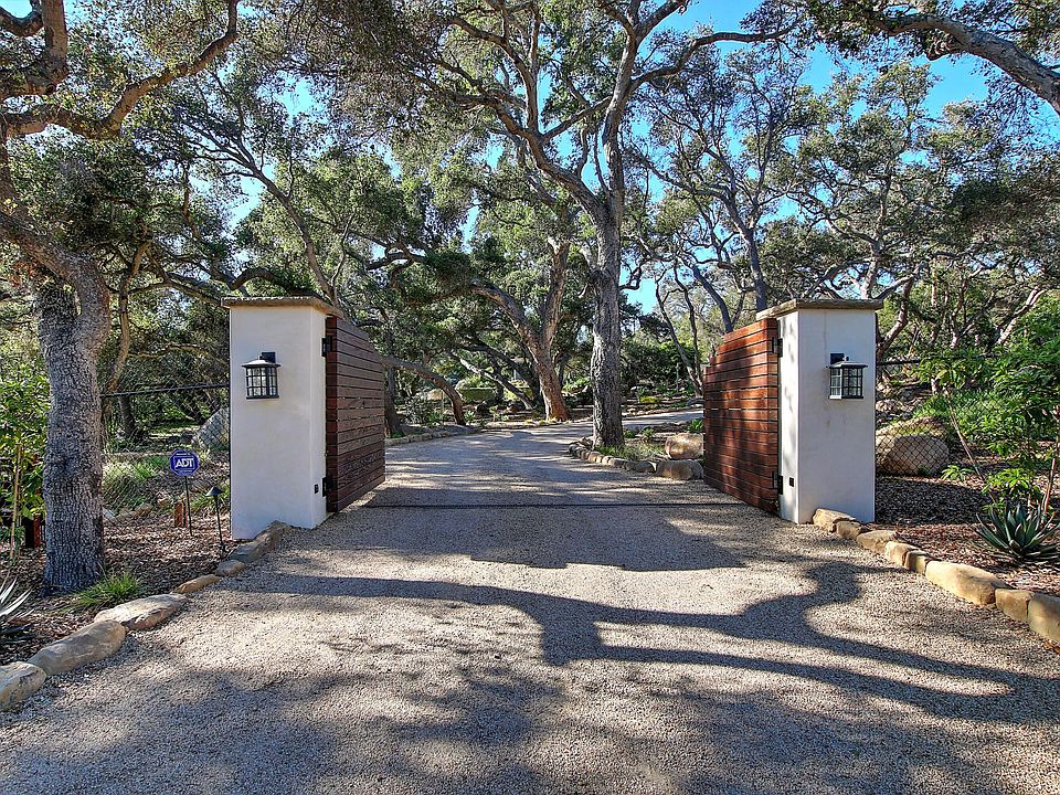1st image of 657 Oak Grove Dr