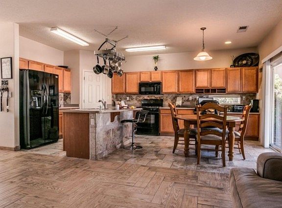 3rd image of 7424 Kingfisher Ct NW