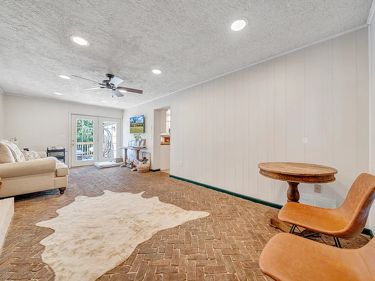 621 Aragona Dr — Photo 34