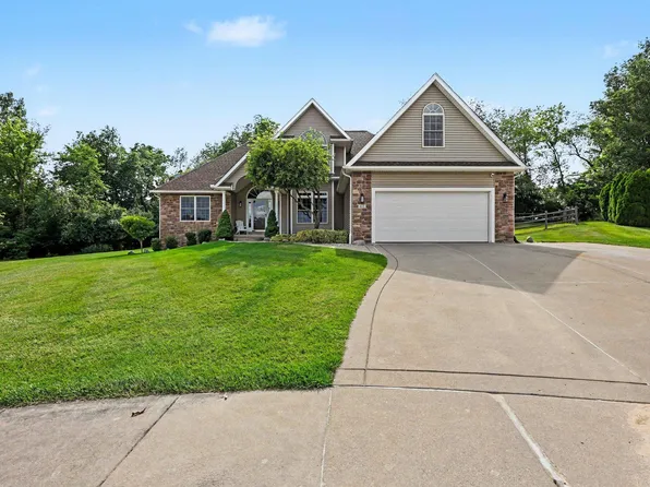 612 Hickory Ridge Dr, Tecumseh, MI 49286