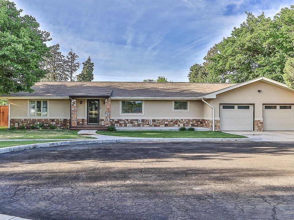1st image of 216 Country Club Ln