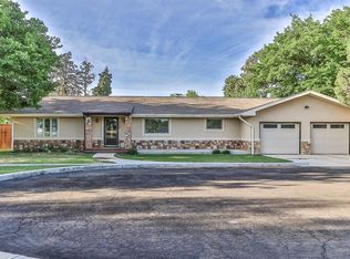 216 Country Club Ln, Levelland, TX 79336