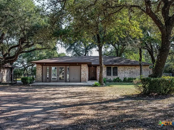 127 Garcitas Grv, Inez, TX 77968