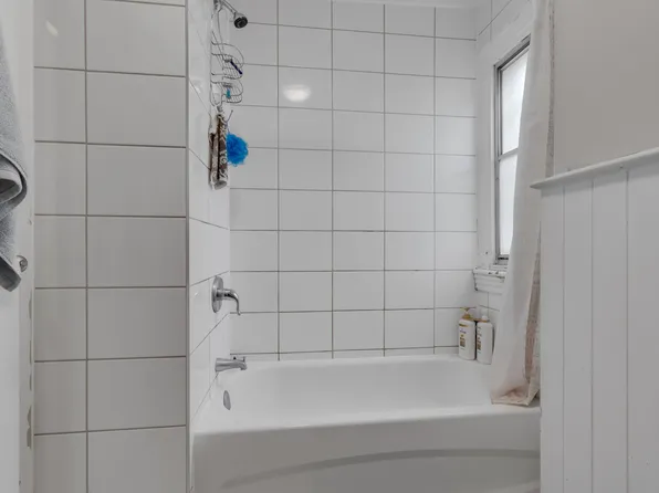 75 Rideau St #2, Kingston, ON K7K 2Z8