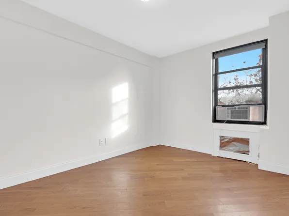 99 Lafayette Avenue image 3 of 5