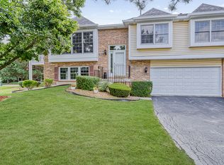 9911 Cambridge Dr, Mokena, IL 60448